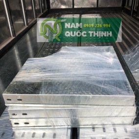 CO NGANG KHAY CÁP 300x50x1.2 MM MẠ KẼM NHÚNG NÓNG ĐỤC LỖ