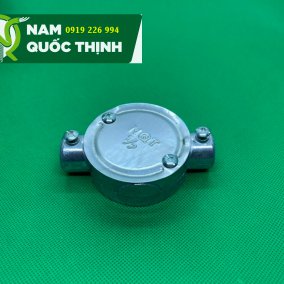 Hộp Nối Dây Loại Tròn 2 Ngã Thẳng Trơn EMT Có Nắp 1/2 Inch 