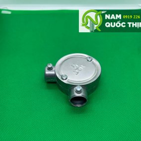 Hộp Nối Dây Loại Tròn 2 Ngã Vuông Trơn EMT Có Nắp 1/2 Inch