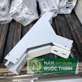 Ngã Ba Máng Cáp 50x50 Sơn Tĩnh Điện Màu Trắng 1 Ly