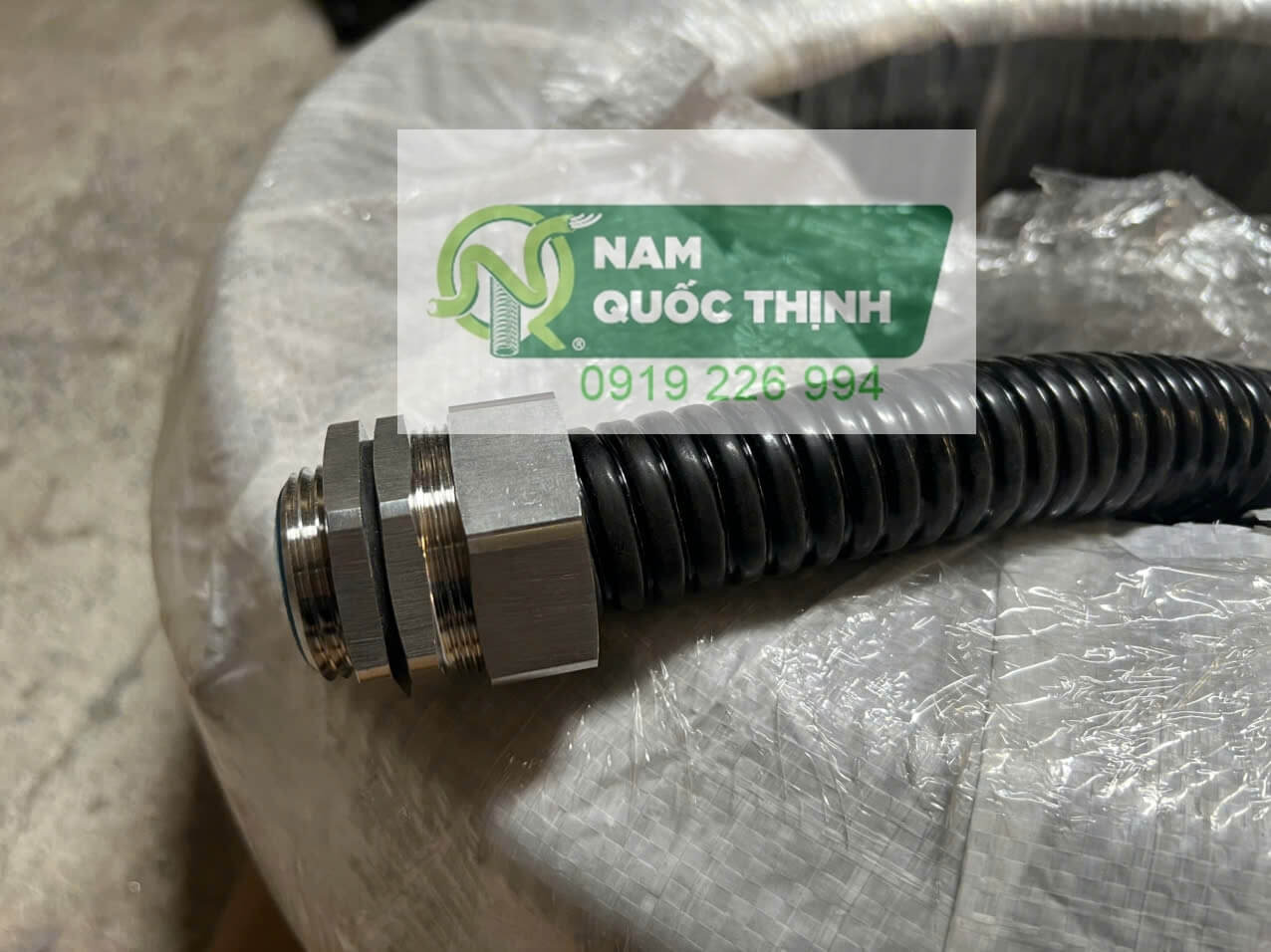 dau noi ong ruot ga kin nuoc voi hop dien thiet bi kin nuoc vat lieu inox 304