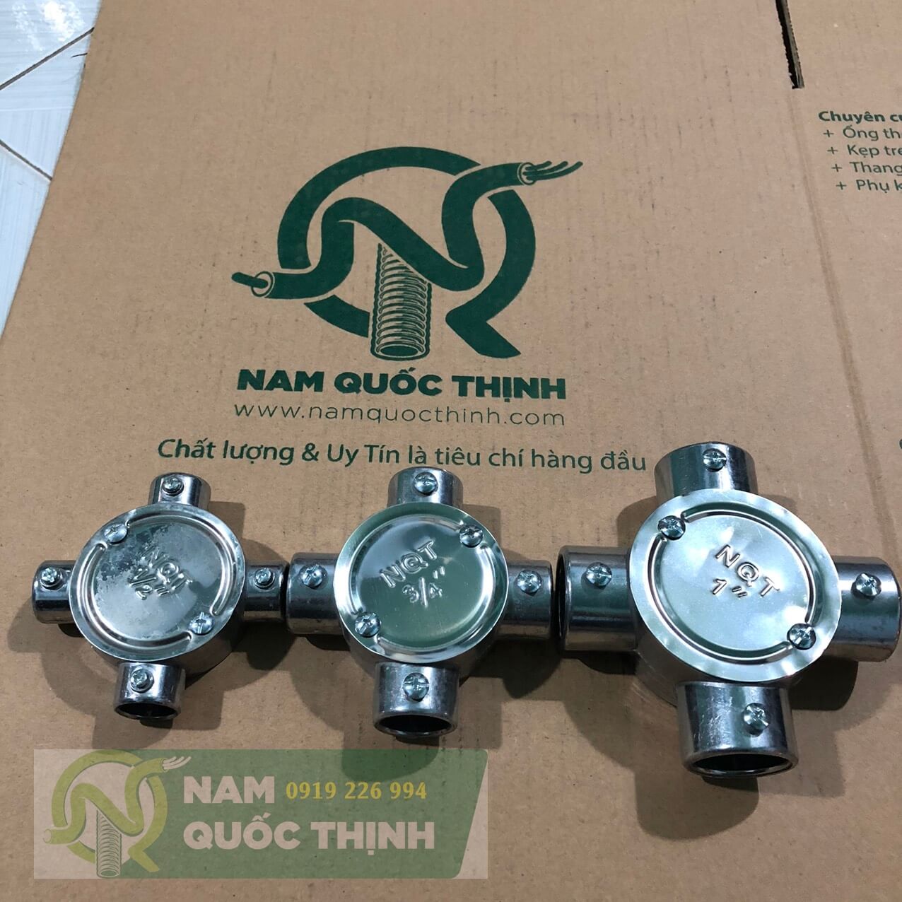 Hộp Nối 4 Ngã Ống Luồn Dây Điện Thép EMT 